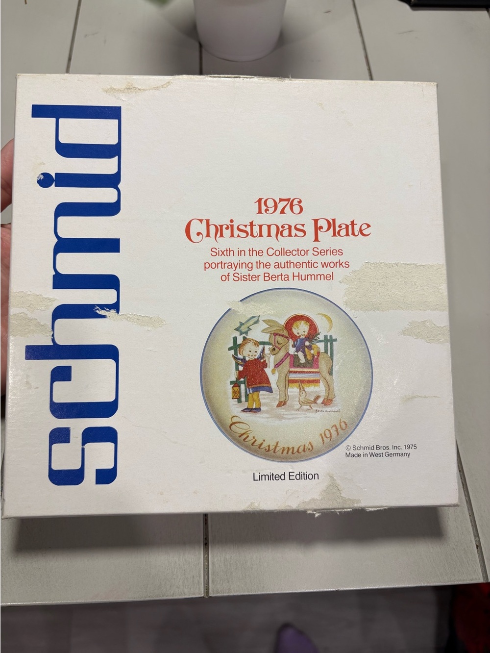 Hummel 1976 Christmas Plate Boxed Plate - White with Blue and Red Accents